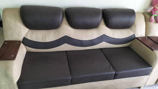 sofa set available in good condition