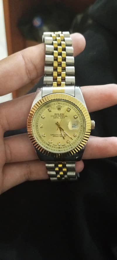ache watch hai sale Karni hai paiso ki need hai