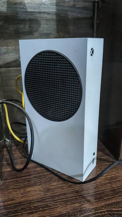 Xbox series s 10/10 condition slightly used