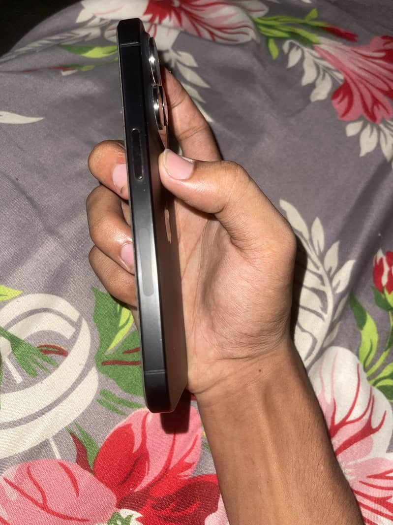 Apple iPhone 15 Pro 2