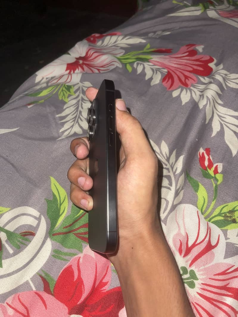Apple iPhone 15 Pro 3