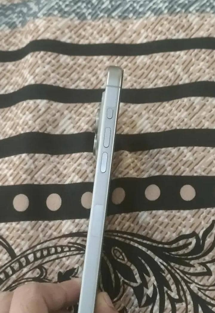 Apple iPhone 15 Pro Max 2