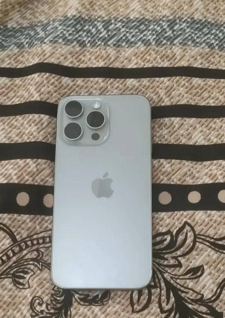 Apple iPhone 15 Pro Max 3