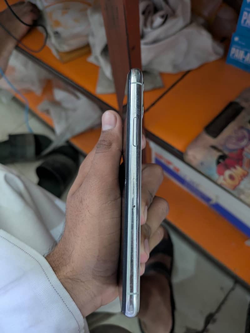 Apple iPhone 11 Pro 2
