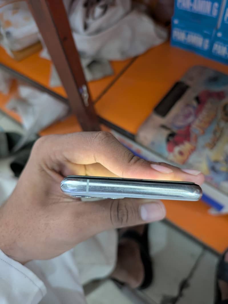 Apple iPhone 11 Pro 3