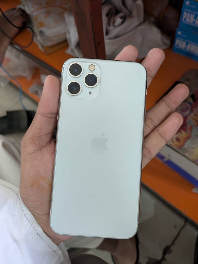 Apple iPhone 11 Pro 4