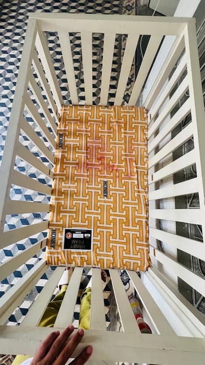 wooden kids babycot with mattress-Excellent condition