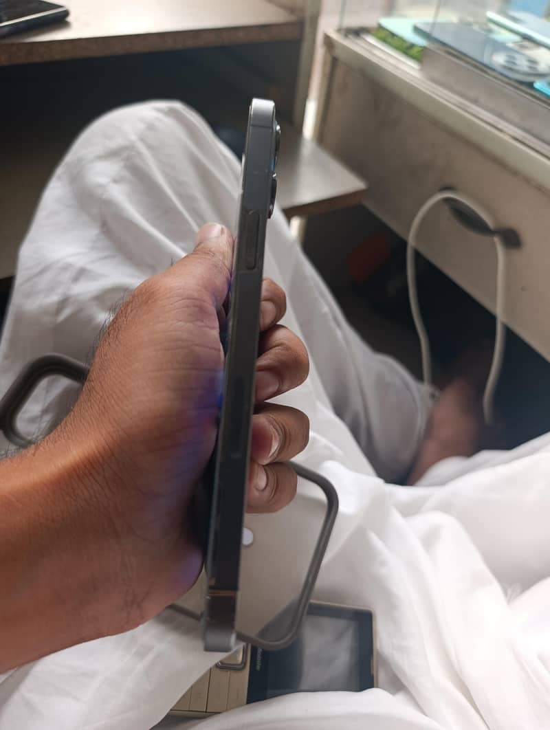 Apple iPhone 12 Pro Max 4