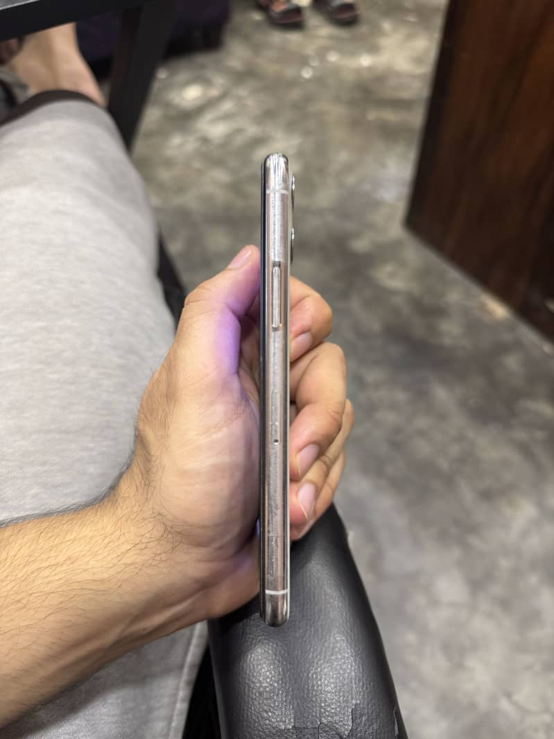 Apple iPhone 11 Pro 1