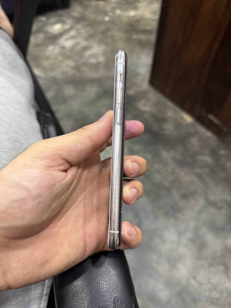 Apple iPhone 11 Pro 3