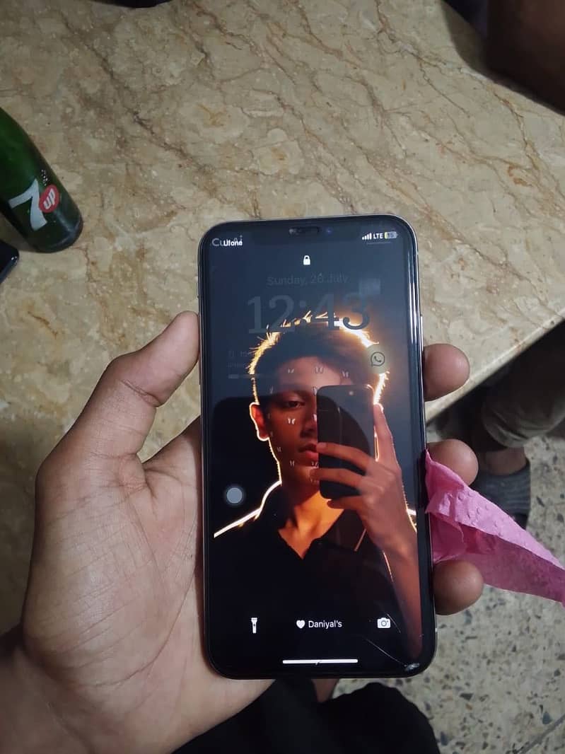 Apple iPhone X 5
