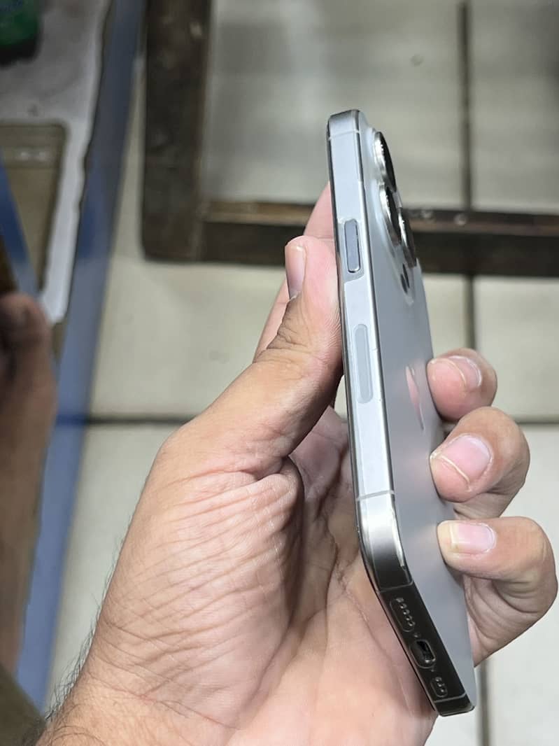 Apple iPhone 15 Pro 1