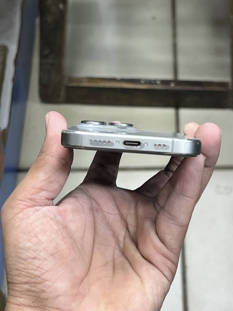Apple iPhone 15 Pro 2