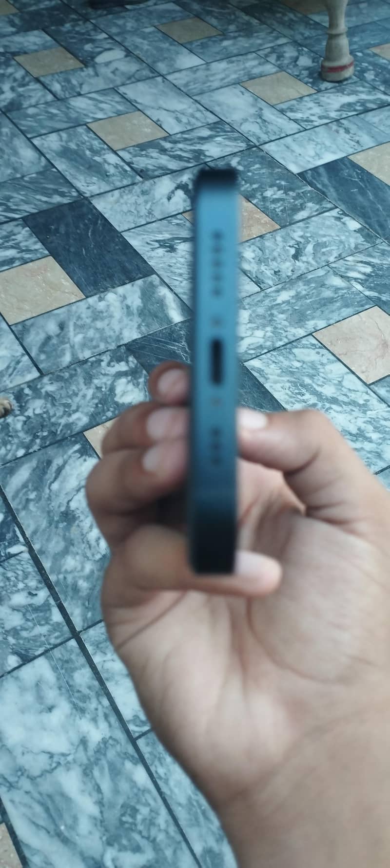 Apple iPhone 13 2