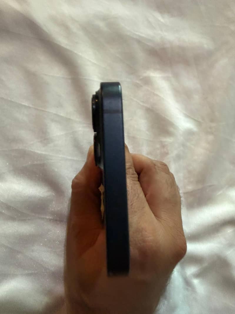 Apple iPhone 14 3