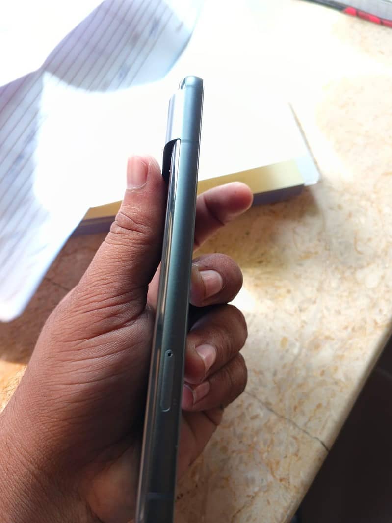 Google Pixel 8 4