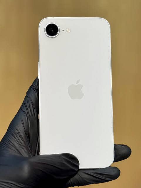 Apple iPhone 16e 2