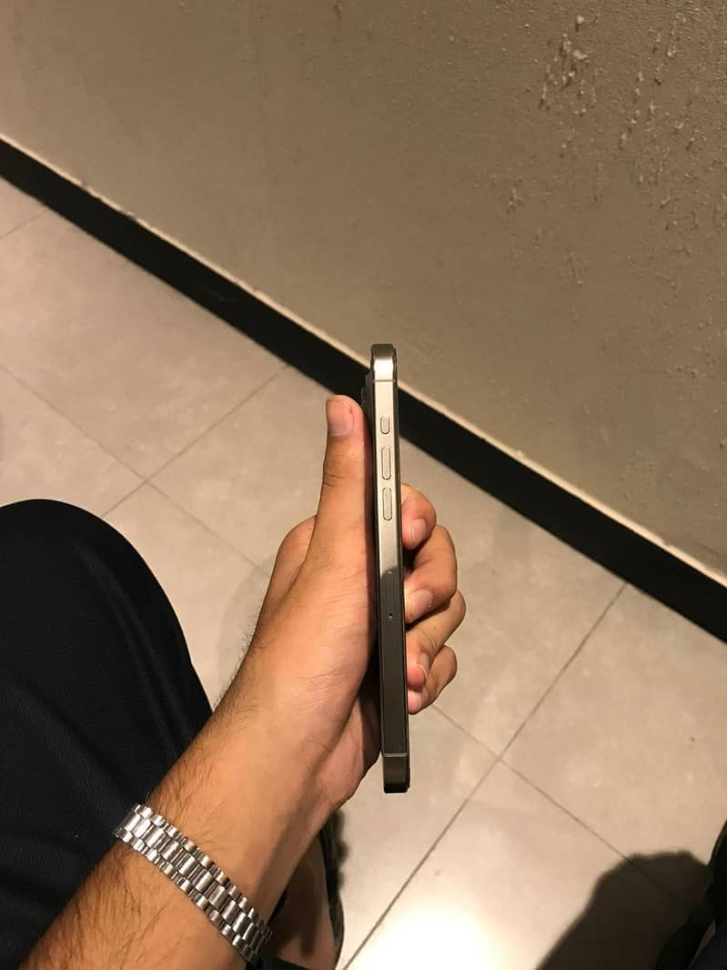 Apple iPhone 15 Pro Max 4