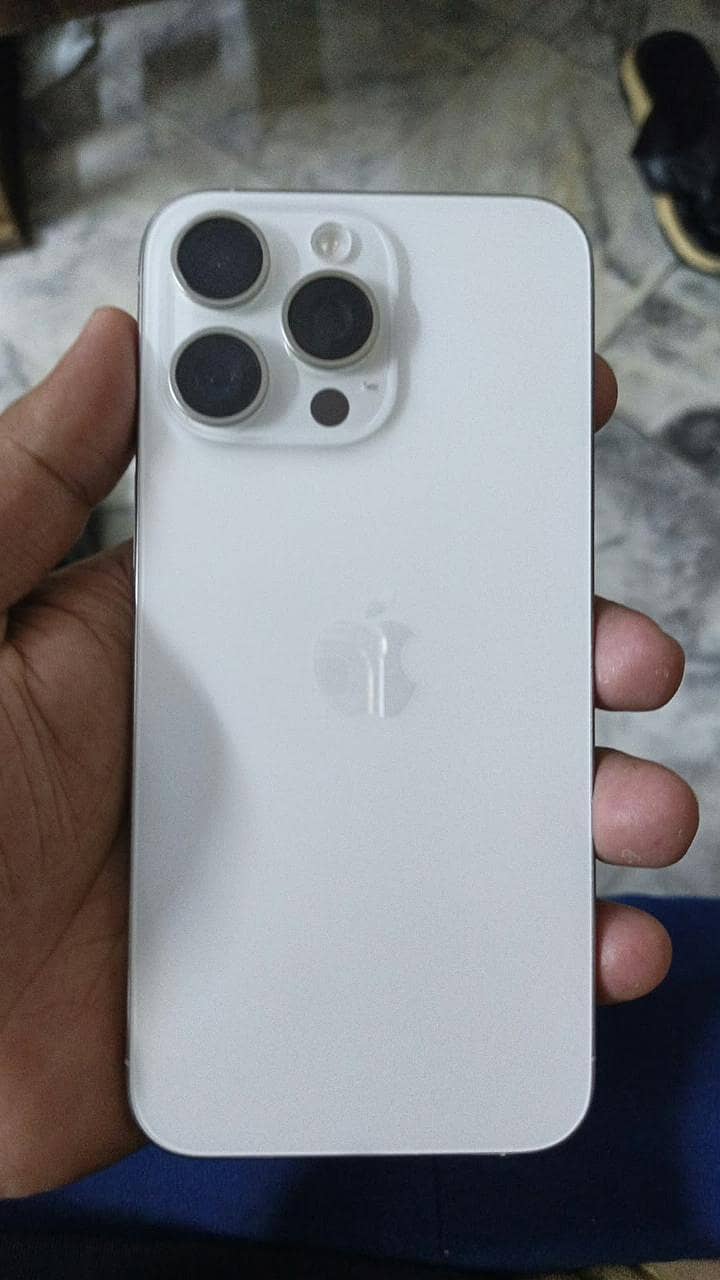 Apple iPhone 15 Pro Max 0
