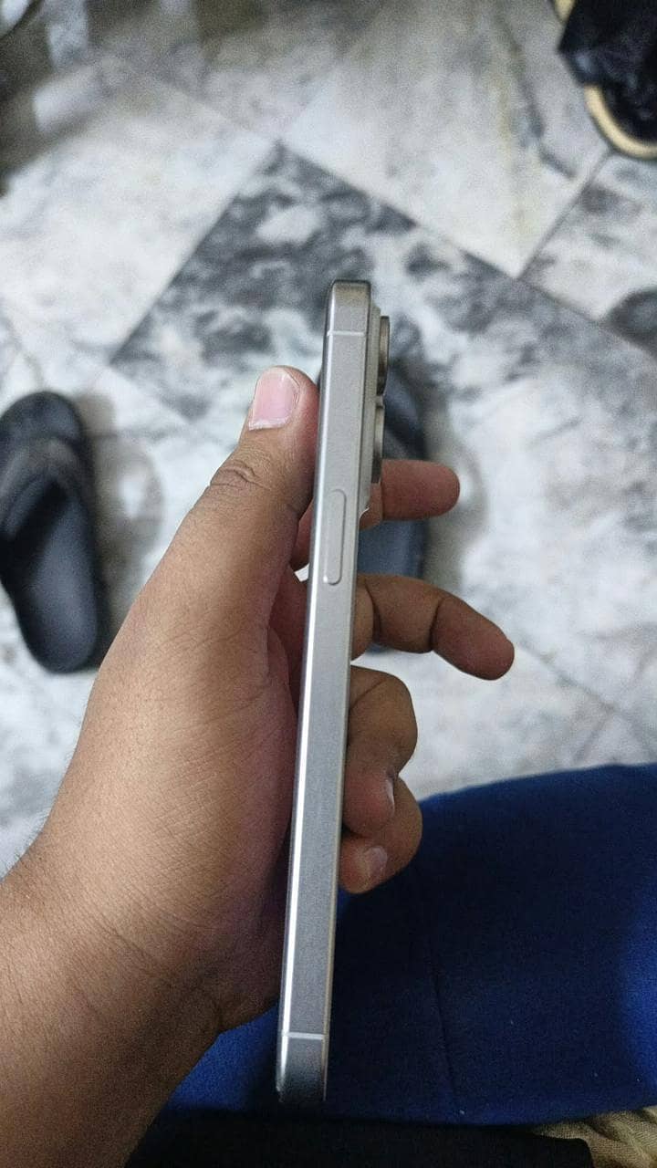 Apple iPhone 15 Pro Max 2