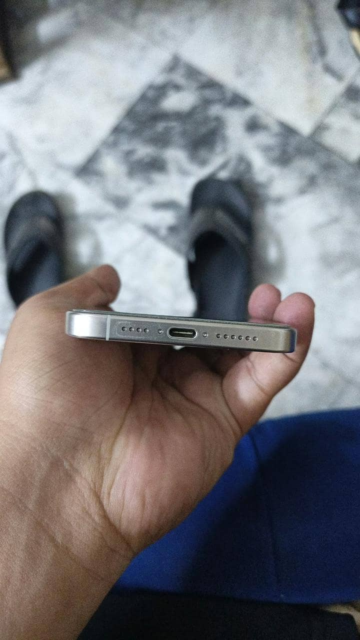 Apple iPhone 15 Pro Max 3