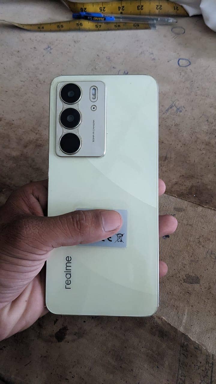 Realme C75 1