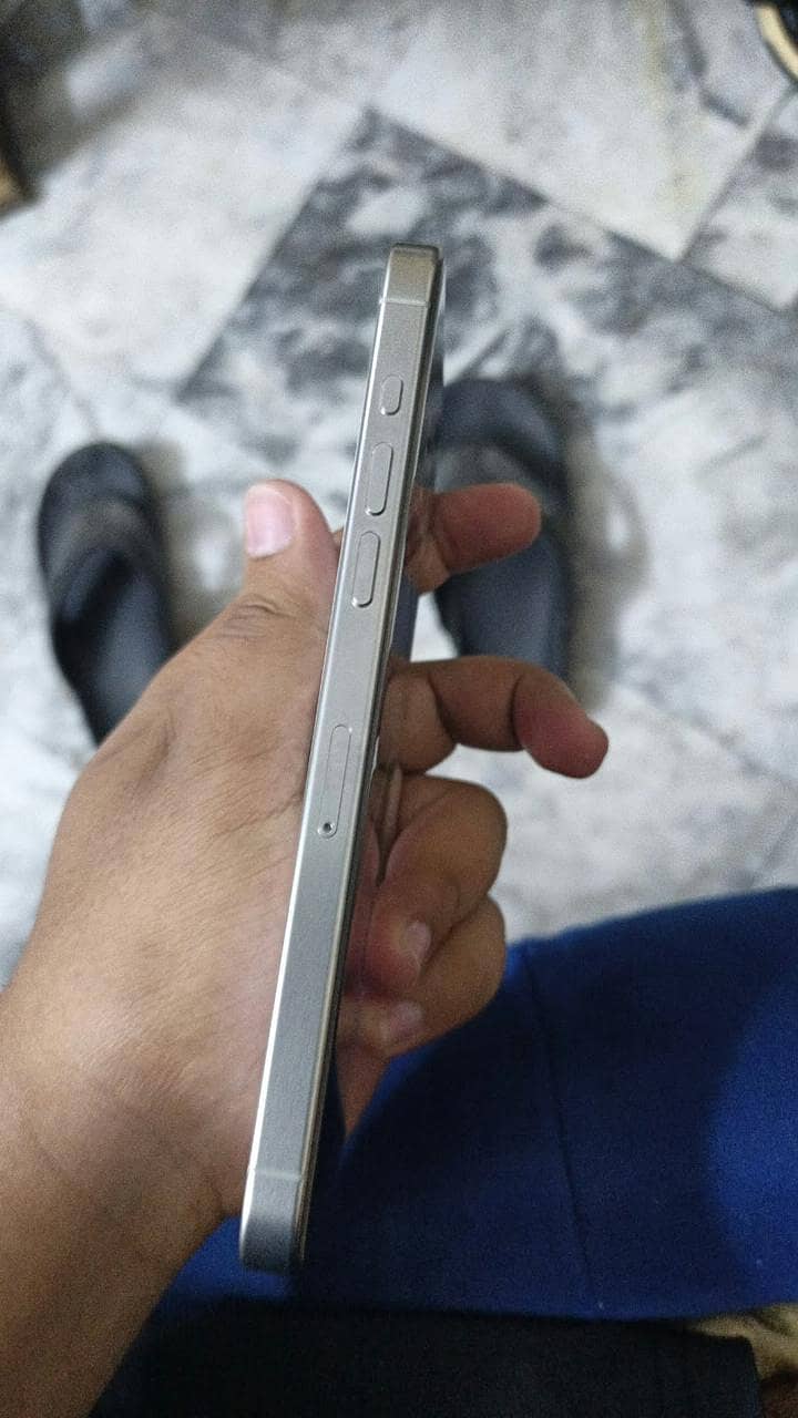 Apple iPhone 15 Pro Max 4