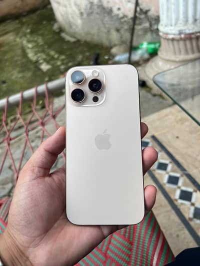 Apple iPhone 16 Pro Max