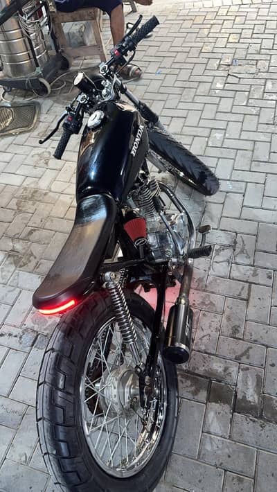 HONDA 125 CAFE RACER