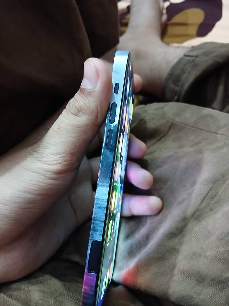 Apple iPhone 12 7
