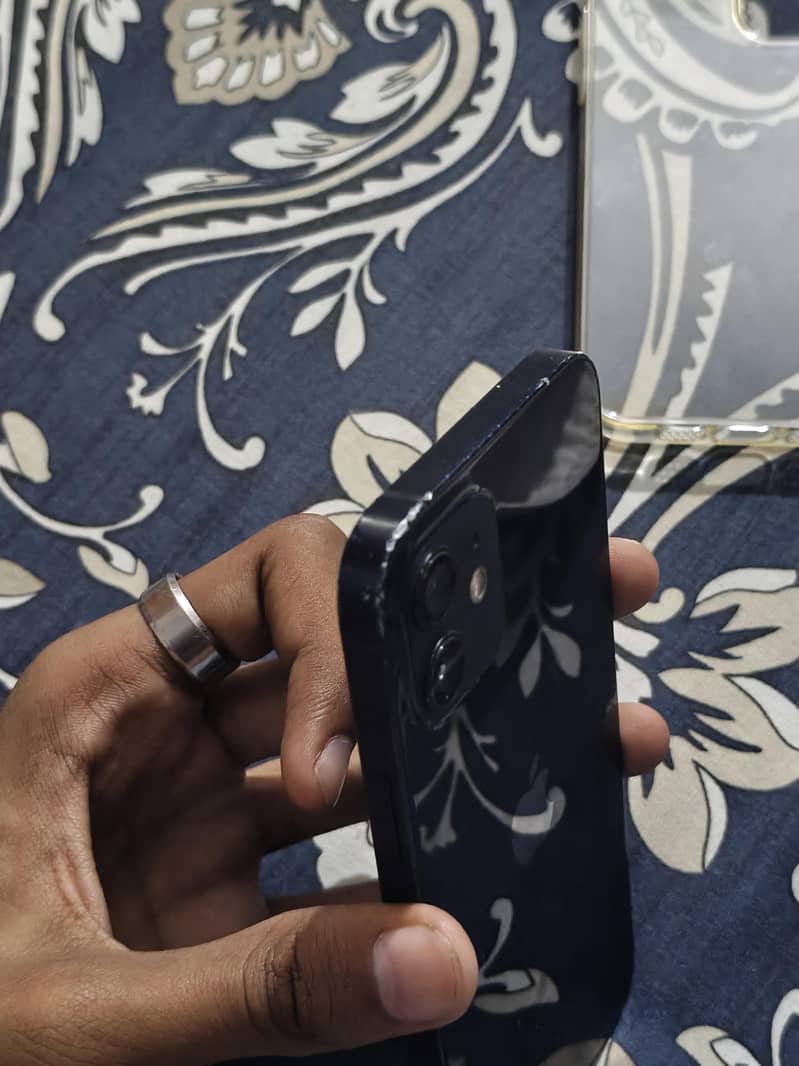 Apple iPhone 12 4