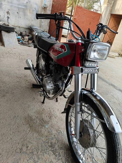 Honda 125cc for sale 1987 model my WhatsApp number03274970864