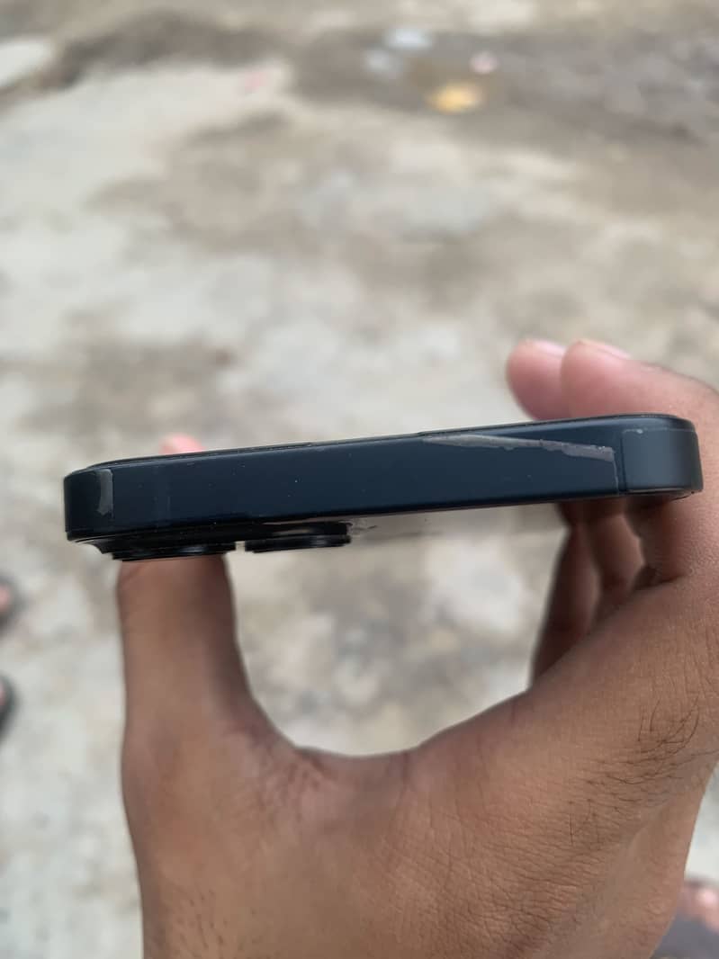 Apple iPhone 13 5
