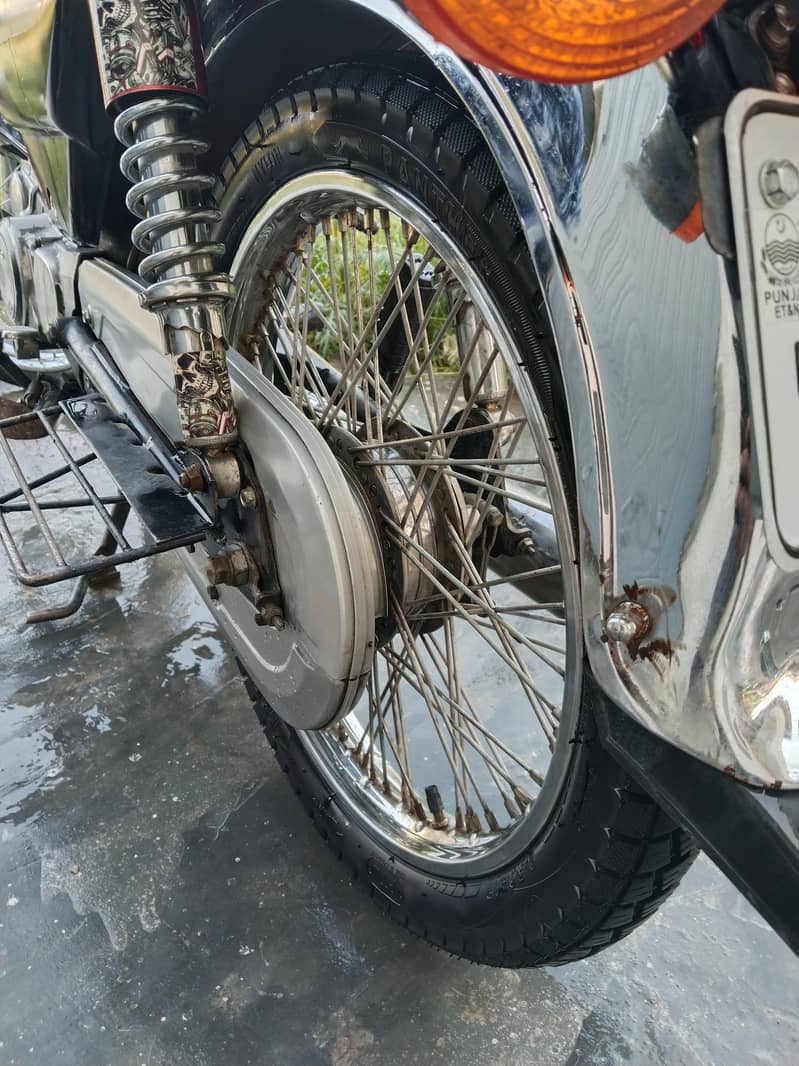 United 70cc 4
