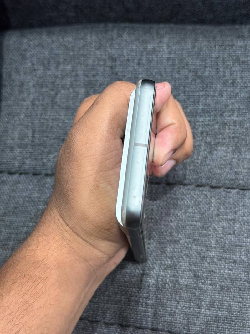 Google Pixel 8 4