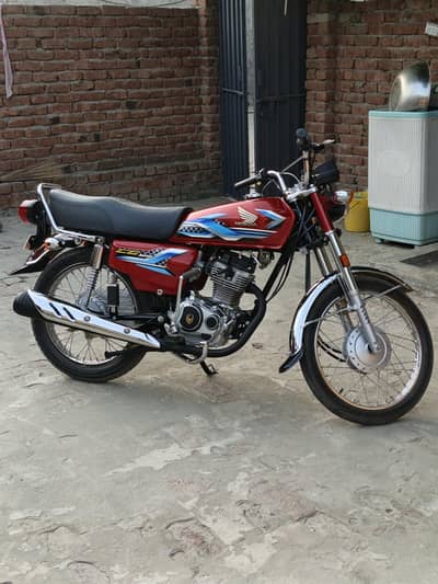 Honda CG 125 2024 Model 880km driven 10 by 10 for contact 03044141579.