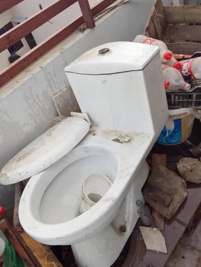 New Western Commode with Cistern & Seat Like new just dust