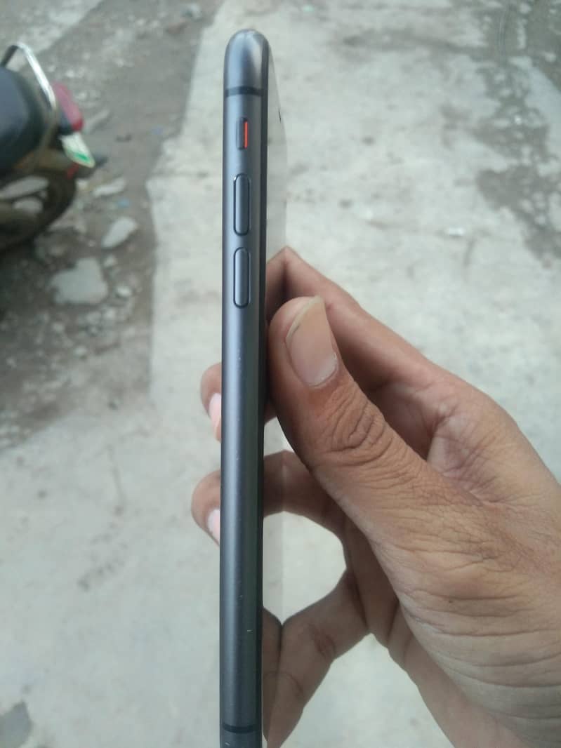 Apple iPhone 11 3