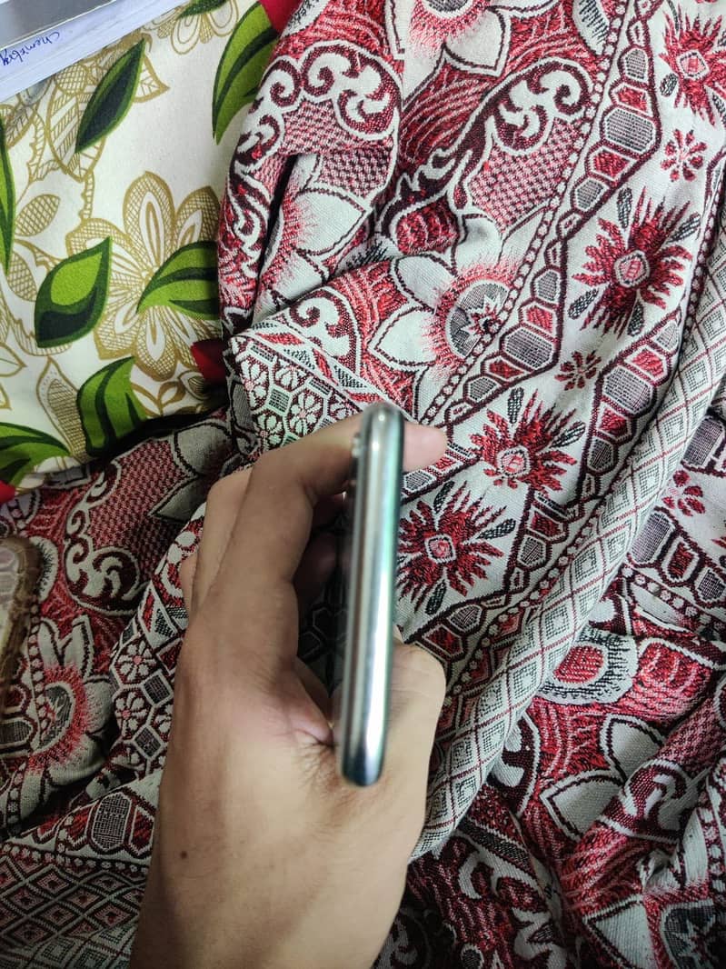 Apple iPhone X 3