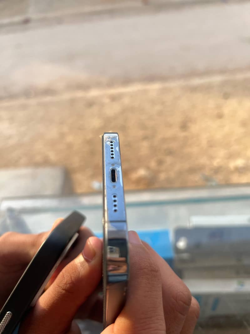 Apple iPhone 13 Pro Max 2