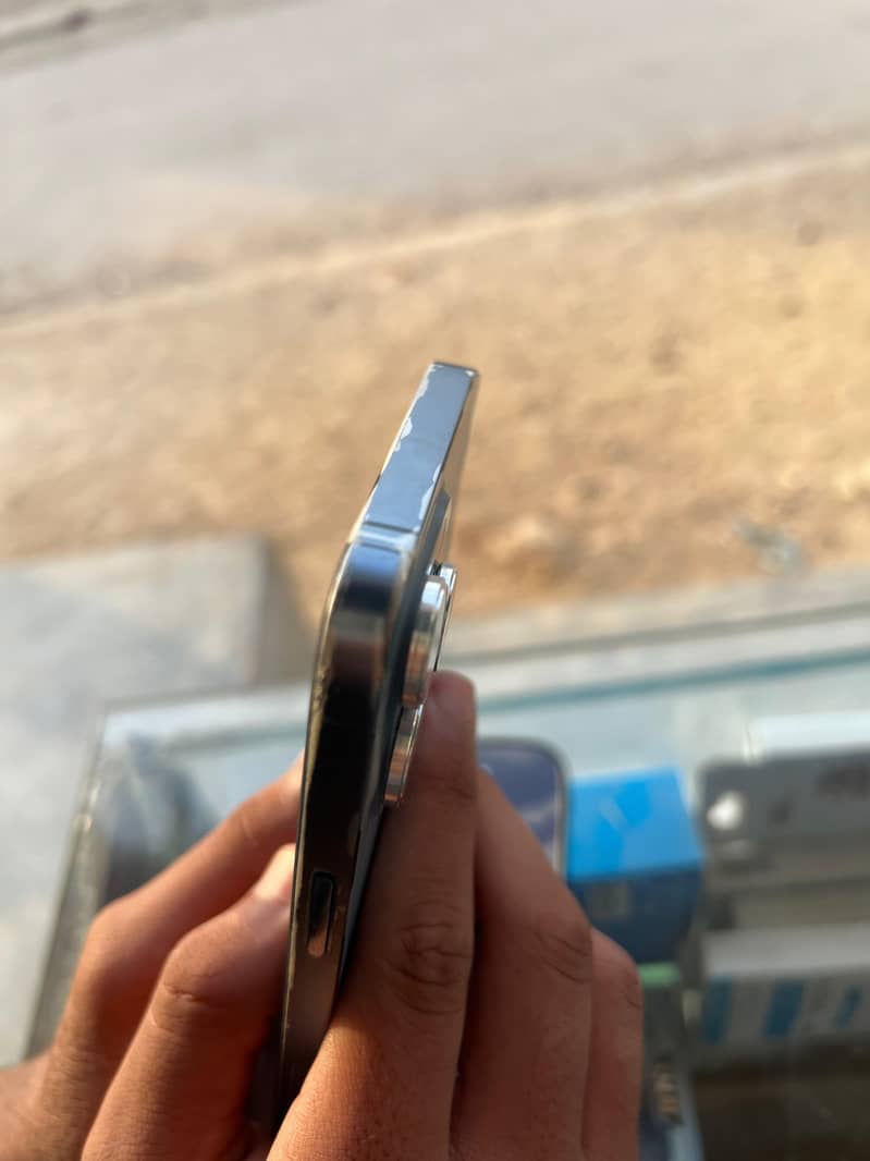 Apple iPhone 13 Pro Max 3