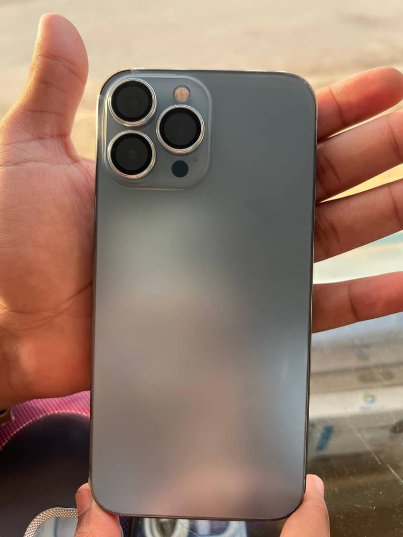 Apple iPhone 13 Pro Max 4