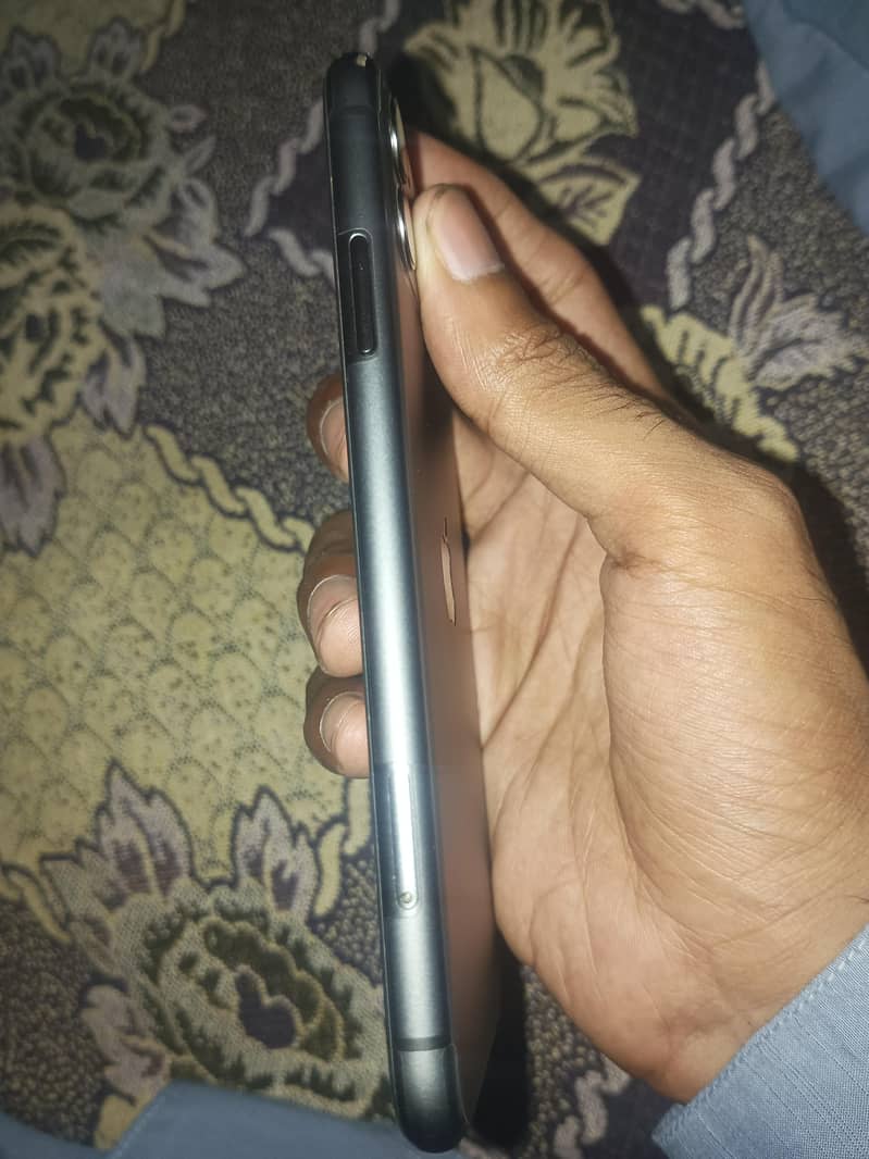Apple iPhone 11 3