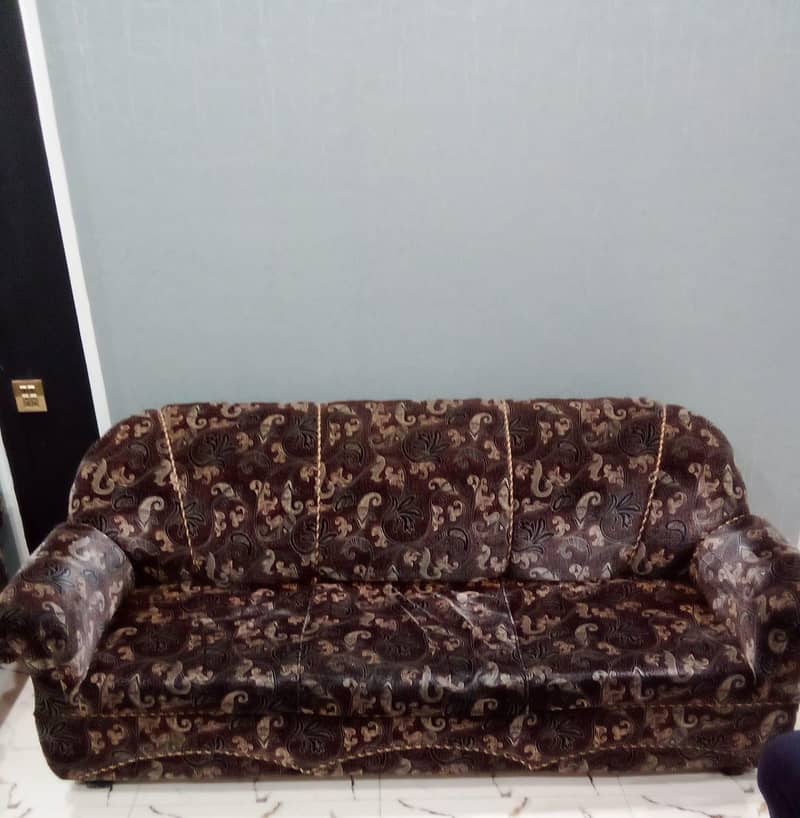 sofa and table for sae 0