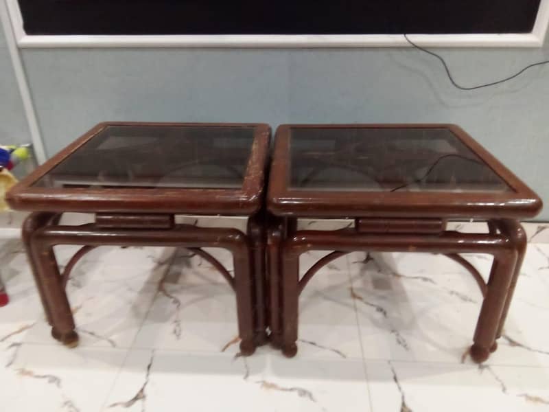 sofa and table for sae 2