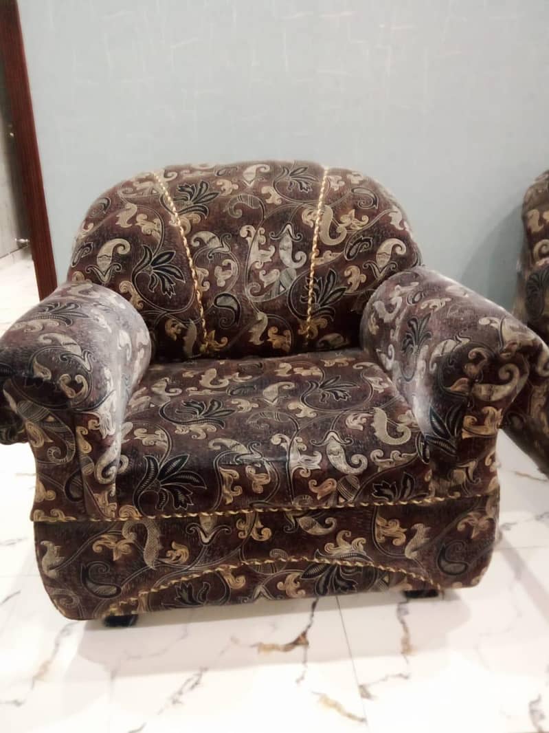 sofa and table for sae 4