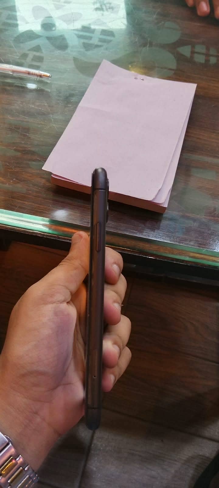 Apple iPhone 11 3