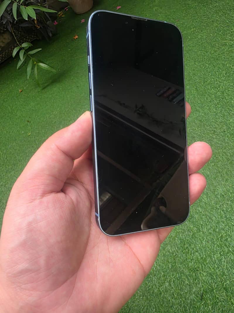 Apple iPhone 14 3