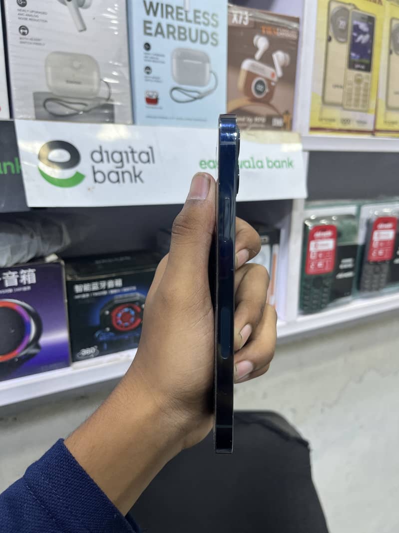 Apple iPhone 12 Pro 3