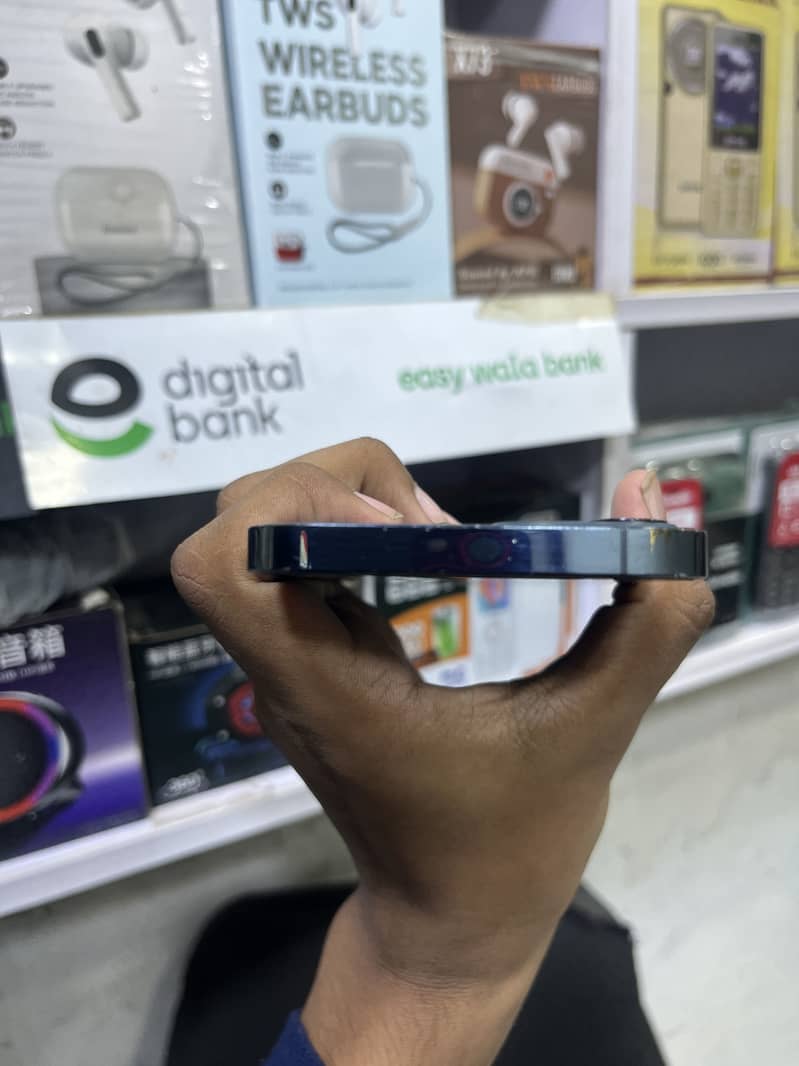Apple iPhone 12 Pro 6